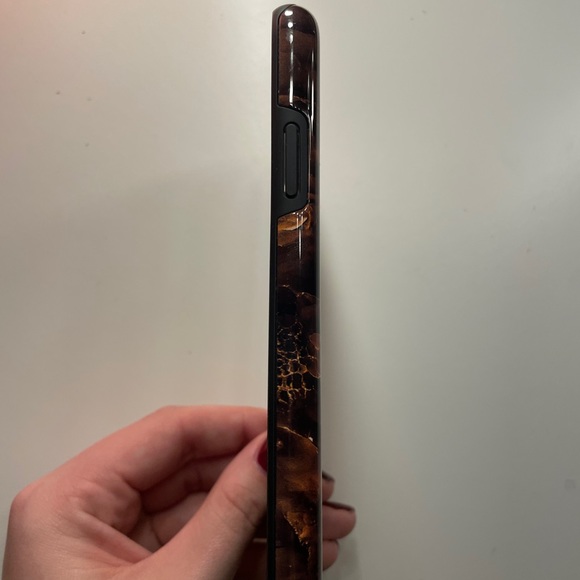 Tortoise Shell BURGA iPhoneXR Case - Picture 5 of 5